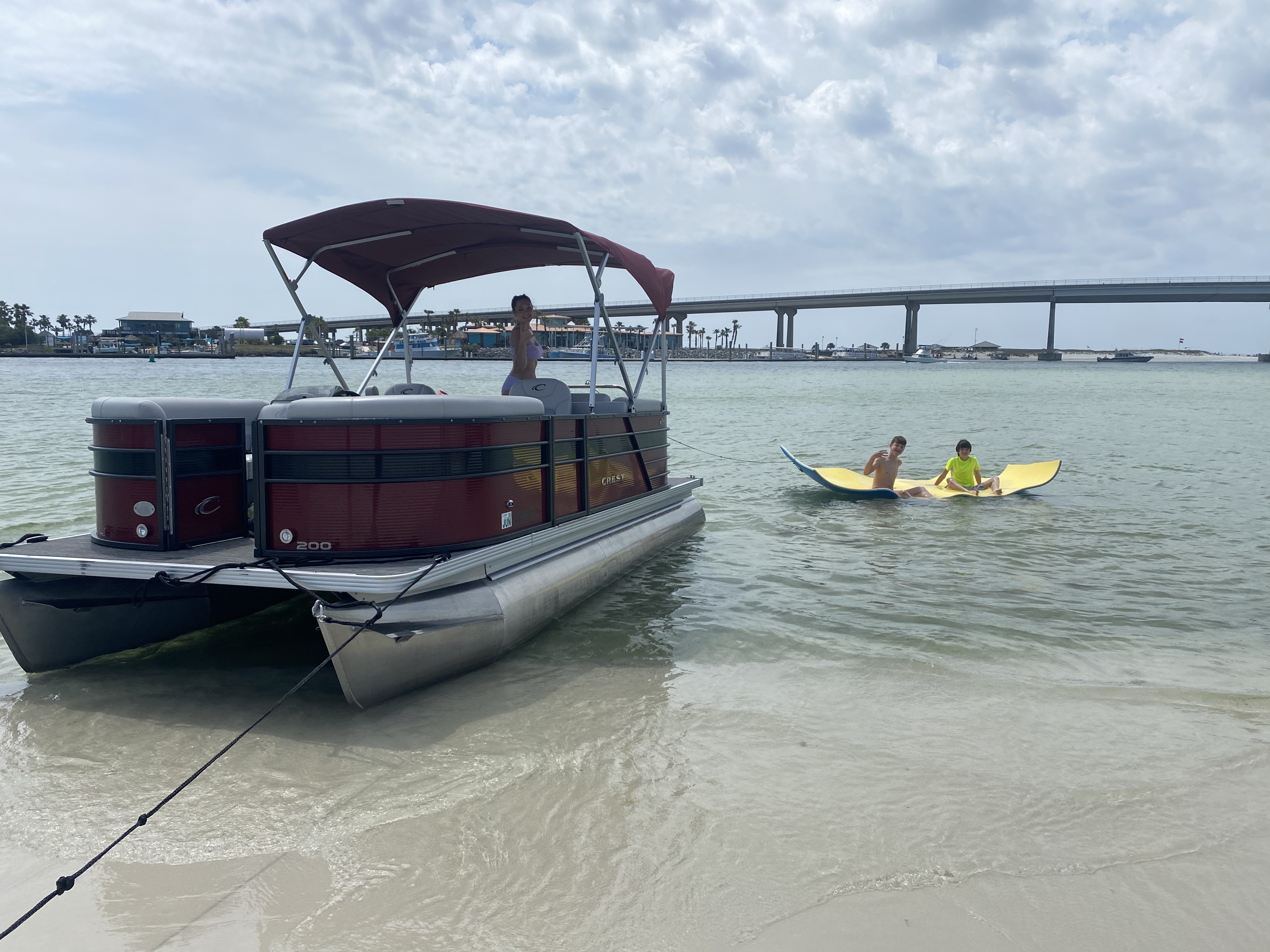 Pelican Boat Rentals - Pontoon Boat